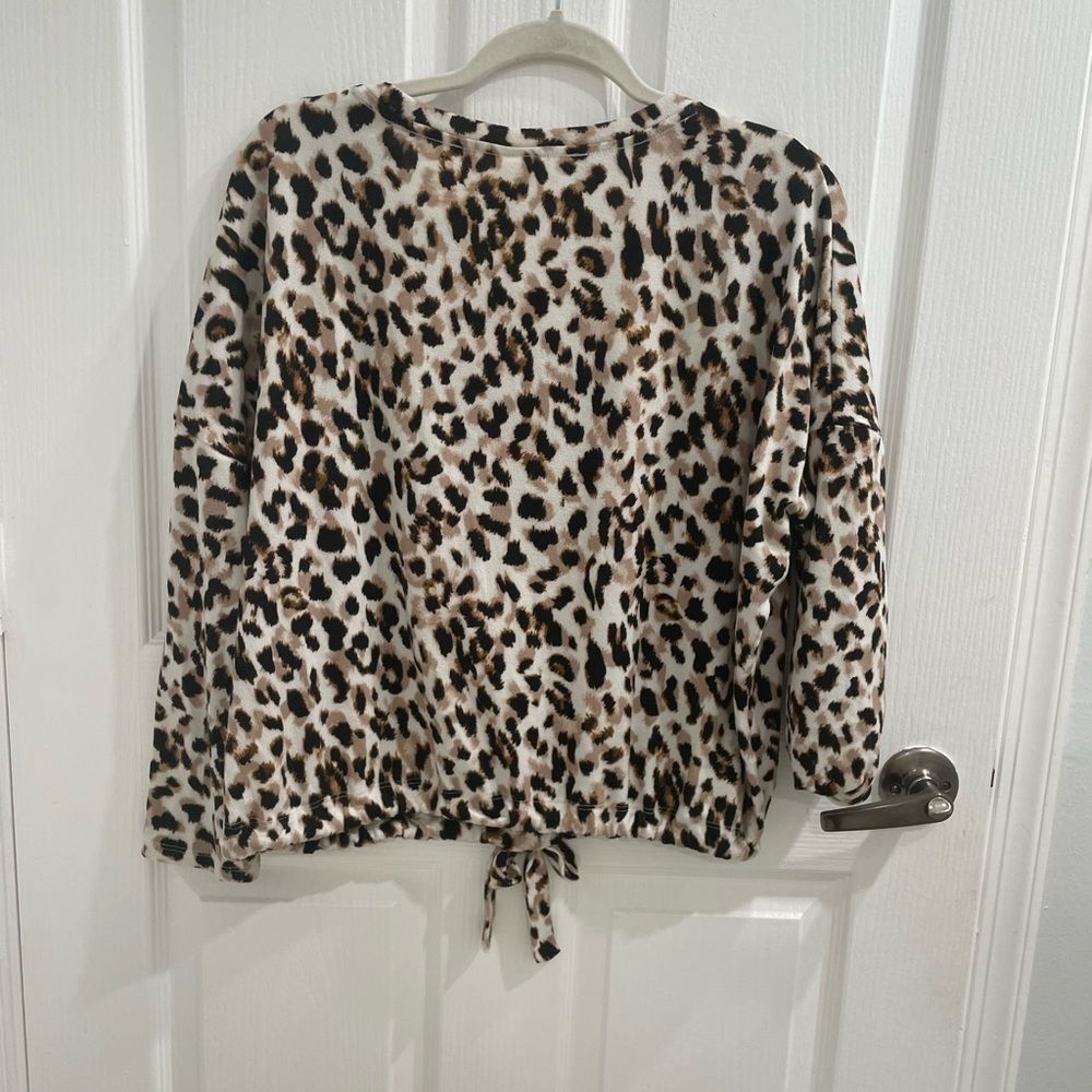 Secret treasures size small 4/6 top medium 8/10 pants Pajama set leopard  @@@